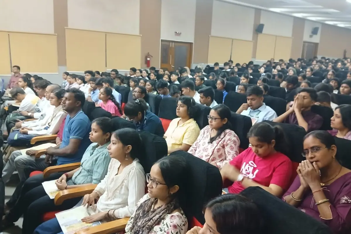 Students and parents gathered at the Pratibha Samman 2026 ceremony